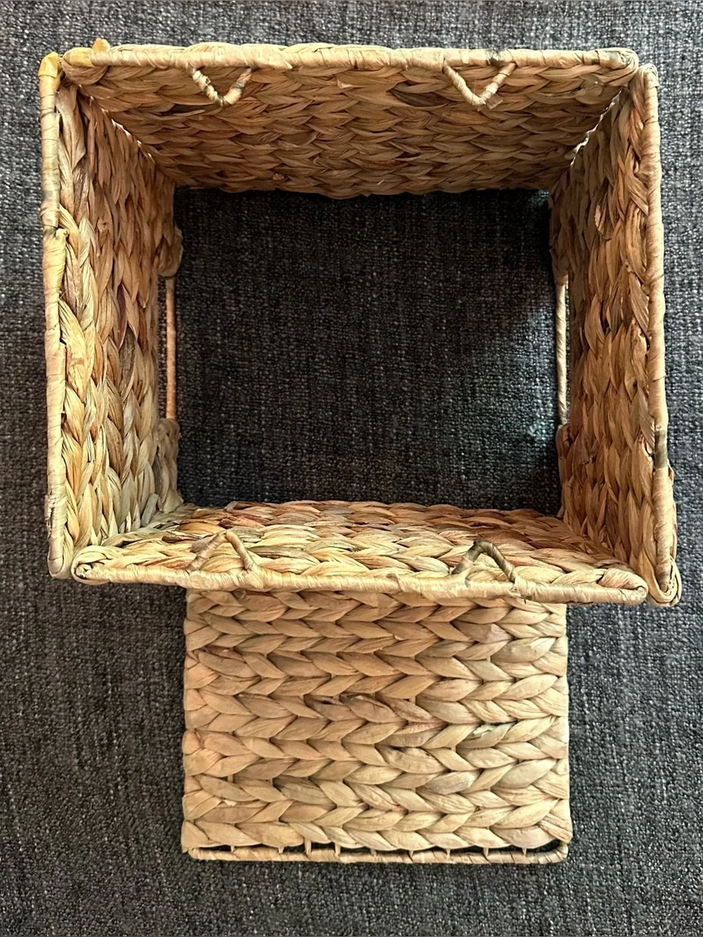 Collapsible woven basket